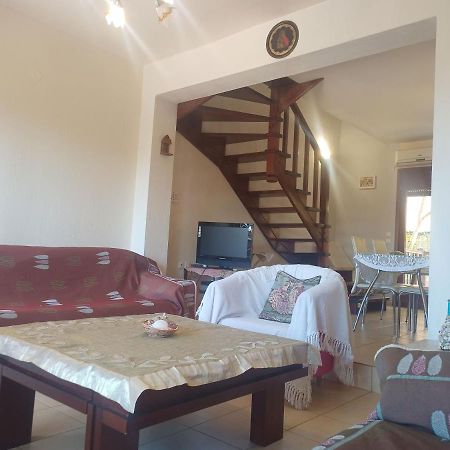 Μεζονετα Apartment Nea Roda Bagian luar foto