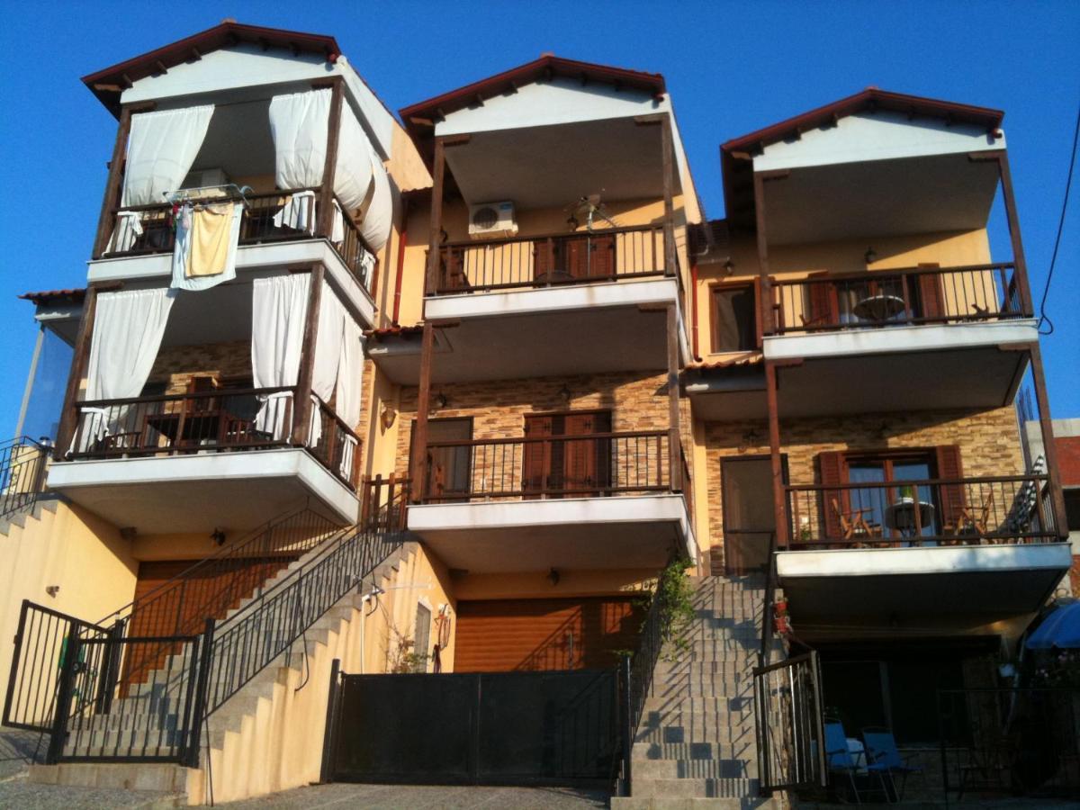 Μεζονετα Apartment Nea Roda Bagian luar foto