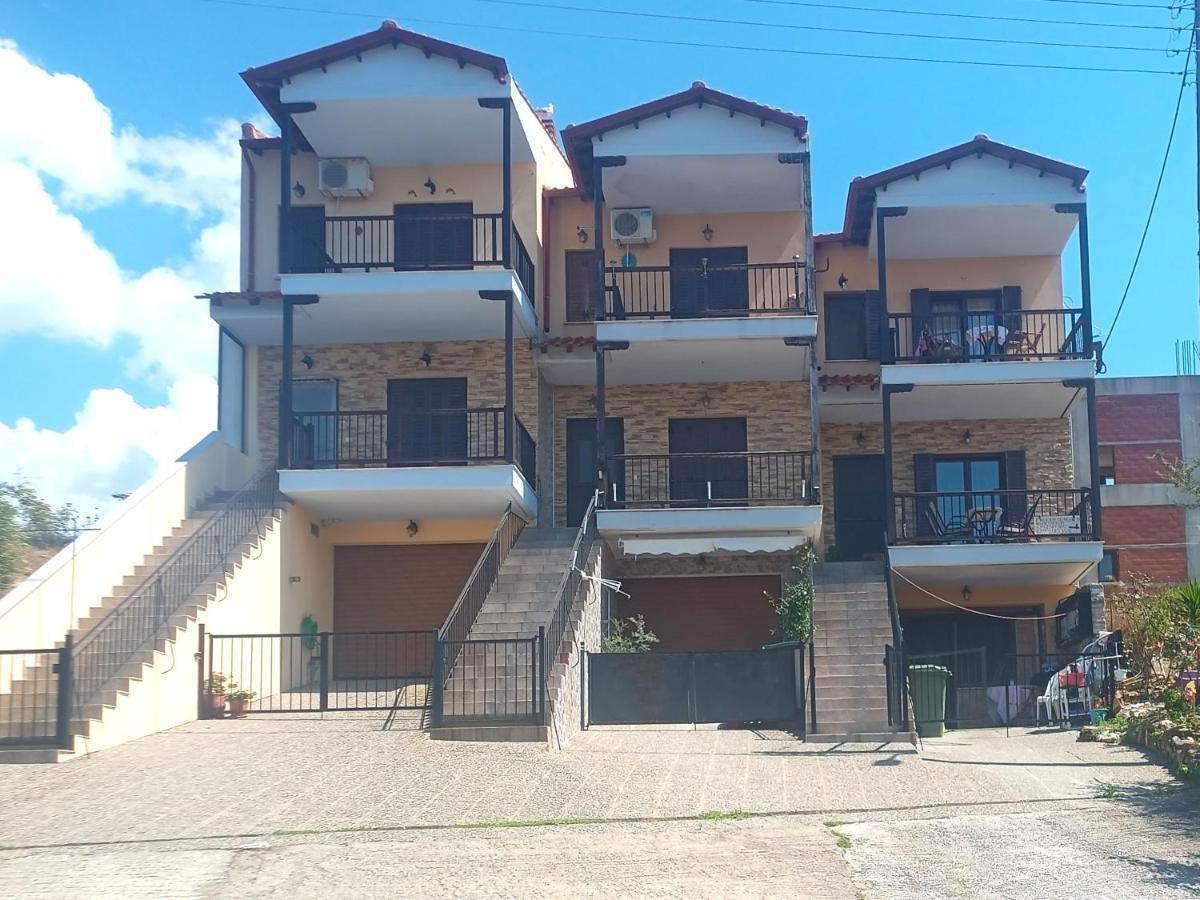 Μεζονετα Apartment Nea Roda Bagian luar foto
