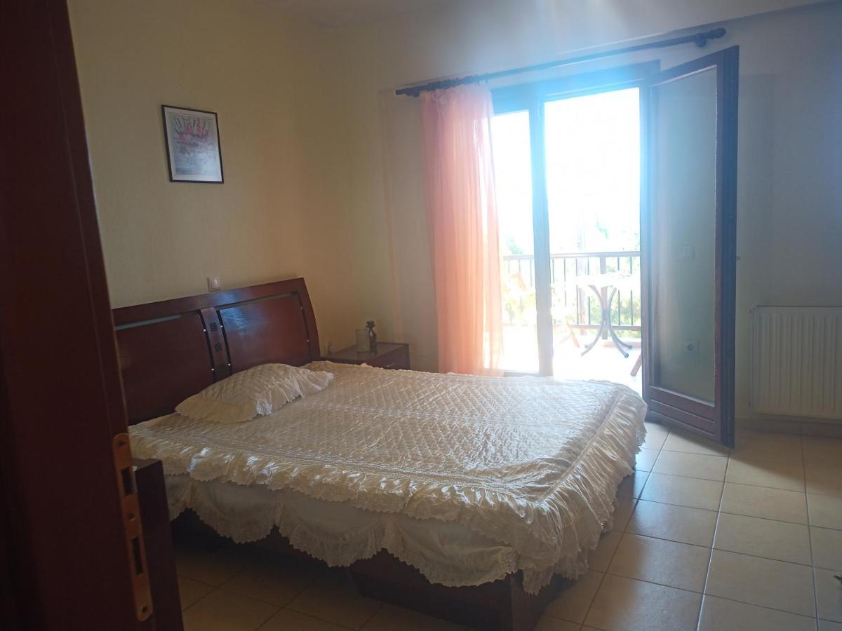 Μεζονετα Apartment Nea Roda Bagian luar foto